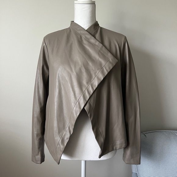 Saks Fifth Avenue Faux Leather Open Front Jacket Size Small Taupe Drape Style - Picture 3 of 15